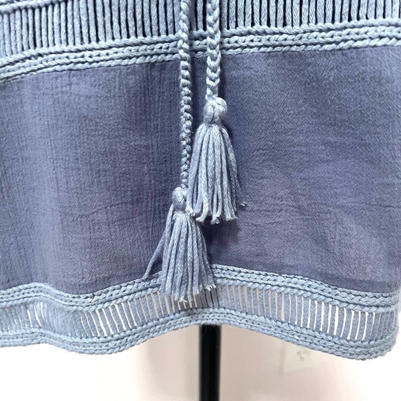 Chico's Gray and White Relaxed crochet tassel Tie Front Blouse 8/10 - Picture 3 of 8